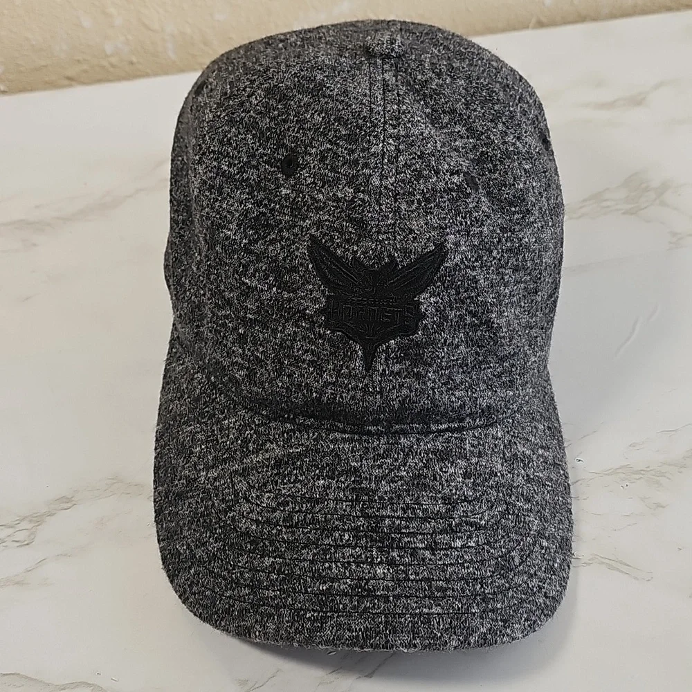 Mitchell & Ness Hornest Hat.